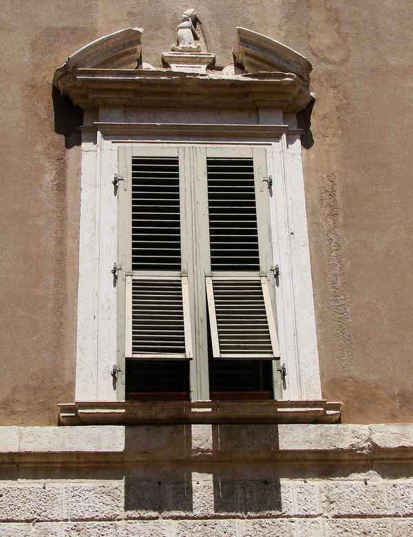 das Schlafwandler-Altbaufenster