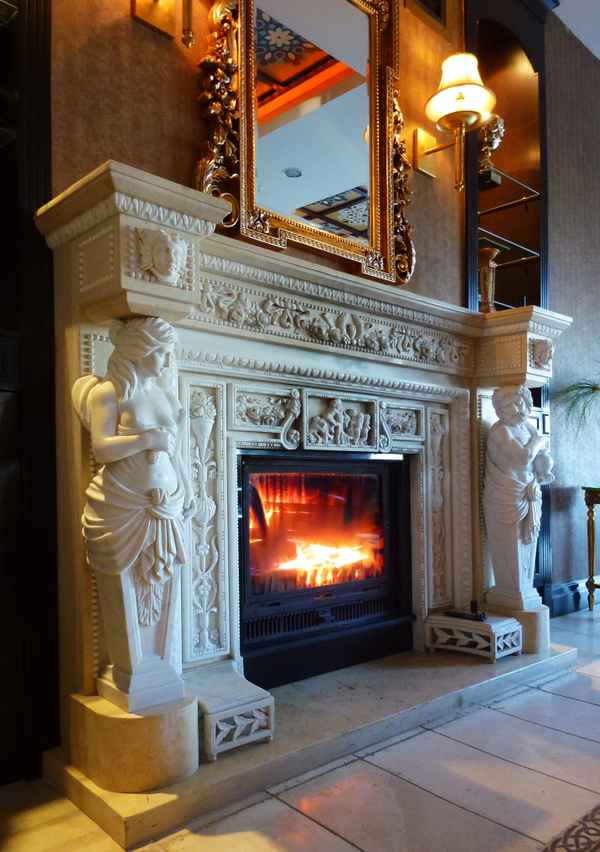 Very british - Clubhaus mit Kamin