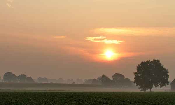 der tag bricht an