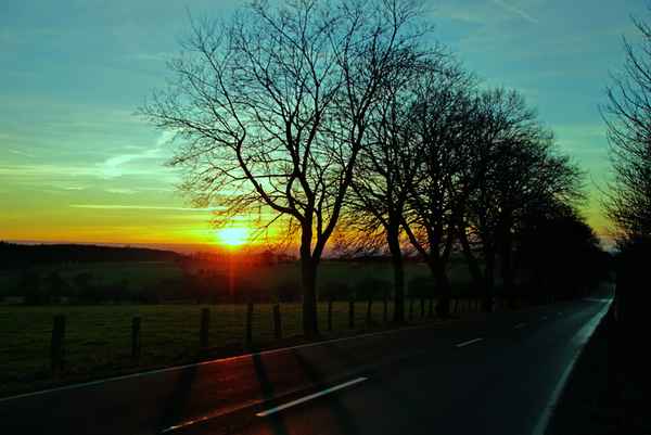 Talwärts im Sonnenuntergang