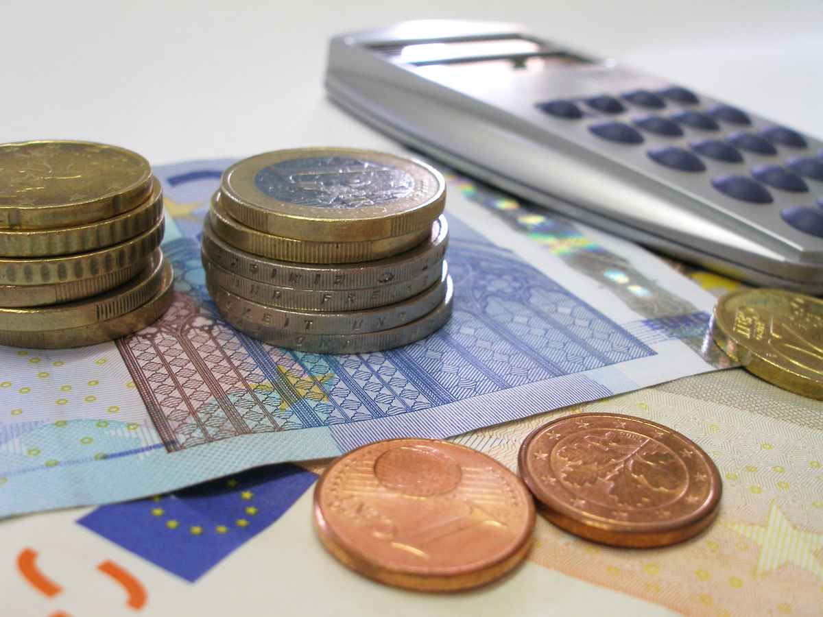 ... mit jedem Cent rechnen ...