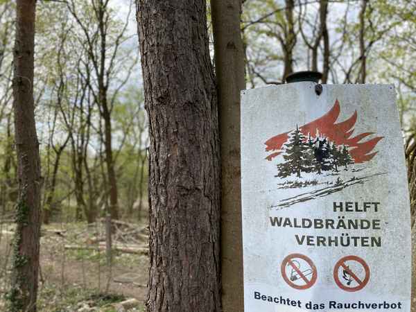 Schild "Helft Waldbrände verhüten" / Foto: Alexander Hauk