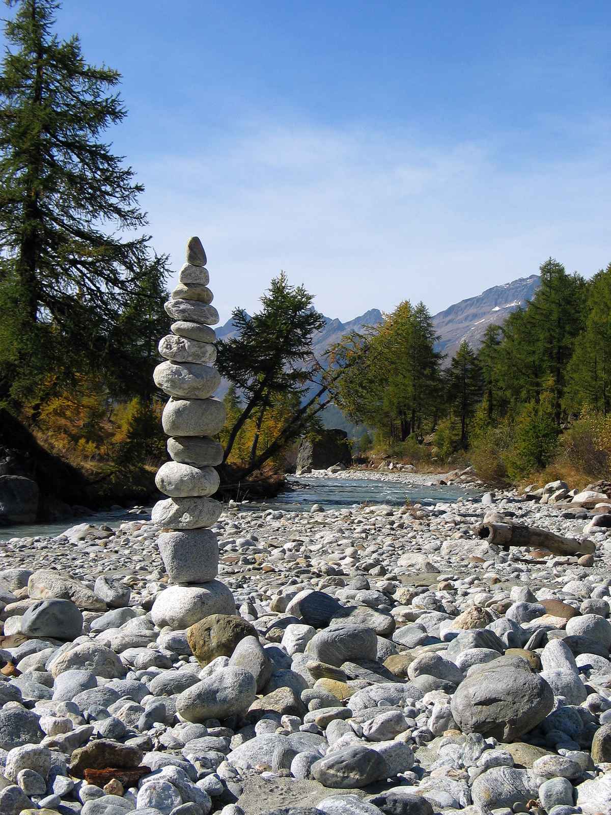 Lötschental -- Bergbach mit Steinmannli