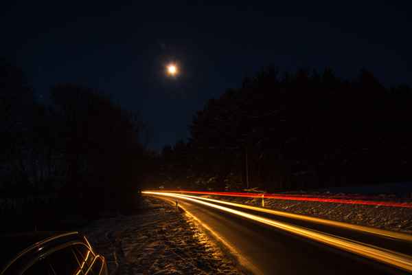 Rast in kalter Mondnacht