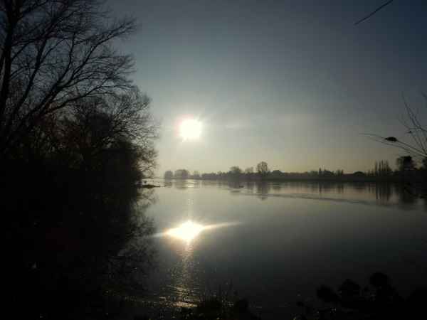 Ein Februarmorgen am Fluß