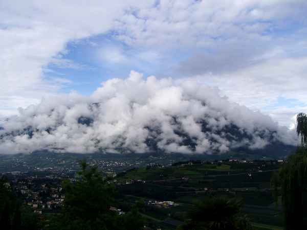 Berg in Wolken