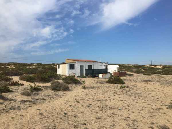 Einfaches Häuschen in den Dünen