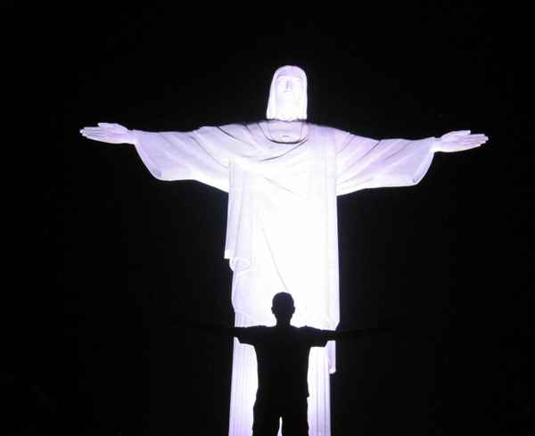 Christus-Statue Cristo Redentor am Abend