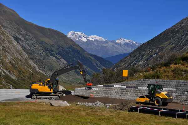 Arbeiten am Lukmanierpass im Val Medel