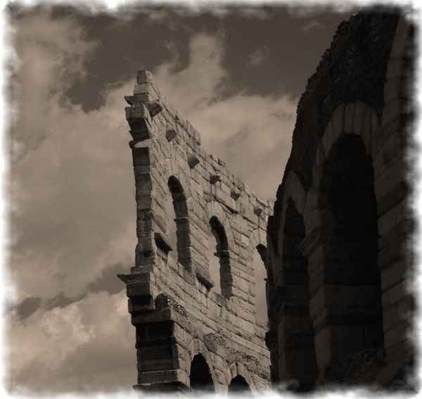 *l'ala  der Flügel (Arena di Verona)*