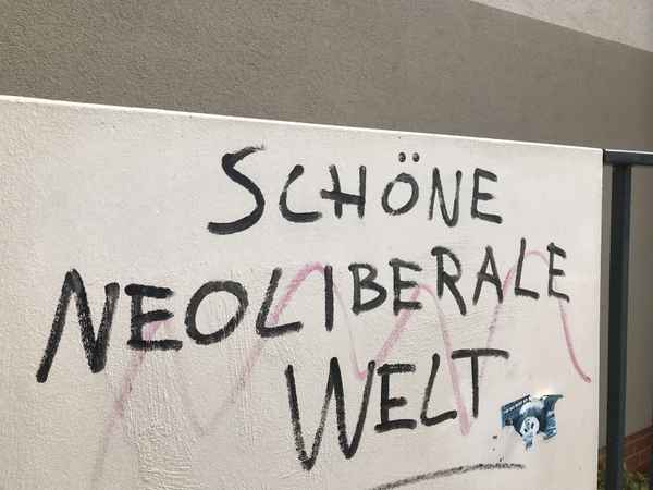 Graffiti: Schöne neoliberale Welt / Foto: Alexander Hauk
