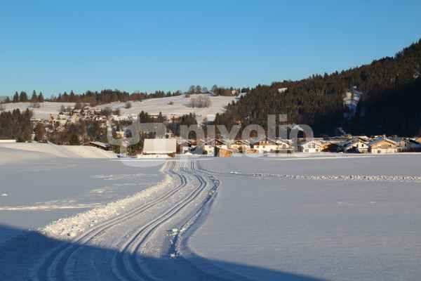 Sonne und Schatten im Schnee