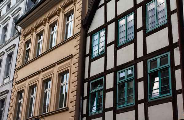 Renovierte Altbau-Fassaden