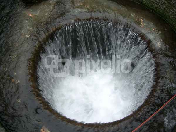 Riesen Abfluss
