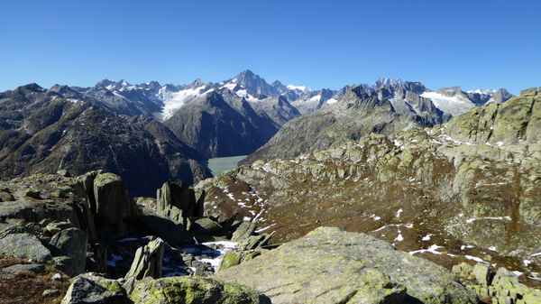 Auf mühsamem Bergweg
