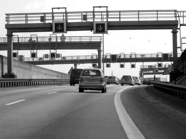Fahrt aus dem Elbtunnel  - schwarzweiss