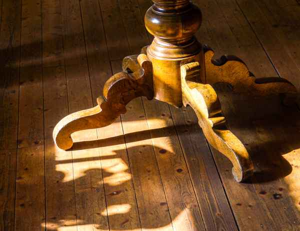 Alles Holz - mit Licht und Schatten