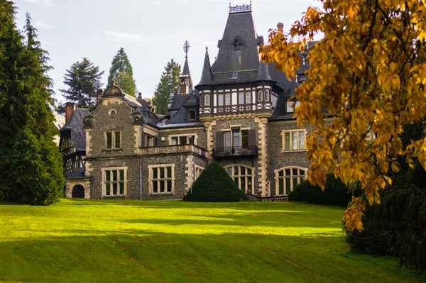 Schloss Rauischholzhausen im Herbst