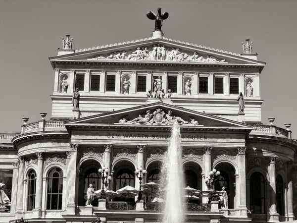  Die alte Oper