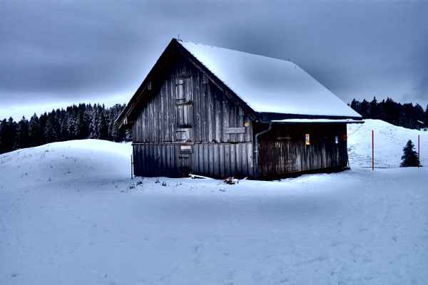 Die Hütte im Schnee