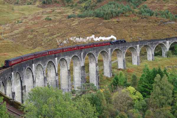 Glenfinnan-Viadukt in den West Highlands 02
