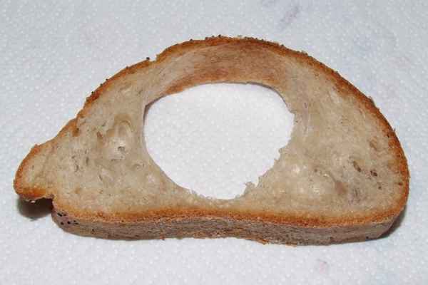 Riesenloch in Brotscheibe