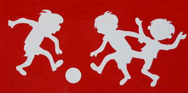 Kinder spielen