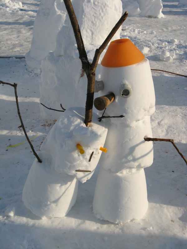 Schneemänner und Schneefrauen