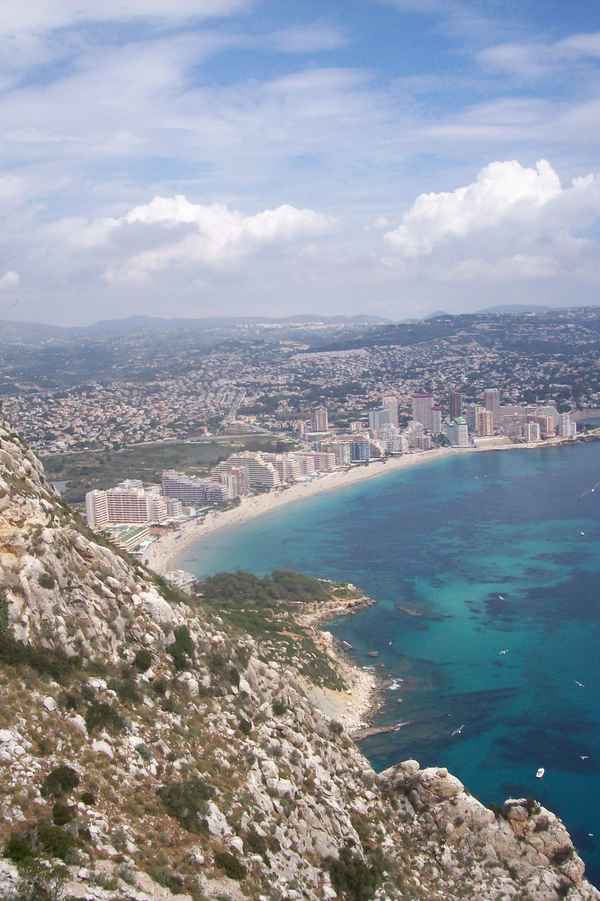 Sicht von Penyal d'Ifac auf Calpe (Calp) in Spanien