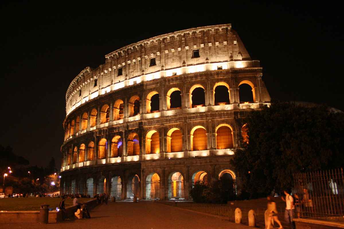 Colosseum bei Nacht