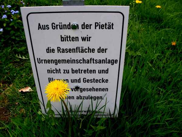 Hinweisschild Pietät