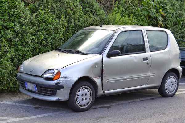 Autos auf Ischia