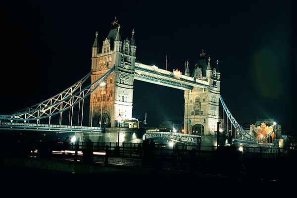 Tower Bridge bei Nacht