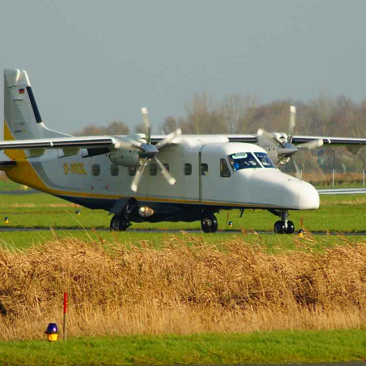 Do  228 rollt zum Vorfeld