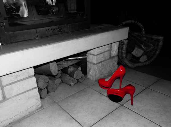 High Heels am Kamin (Color Key)
