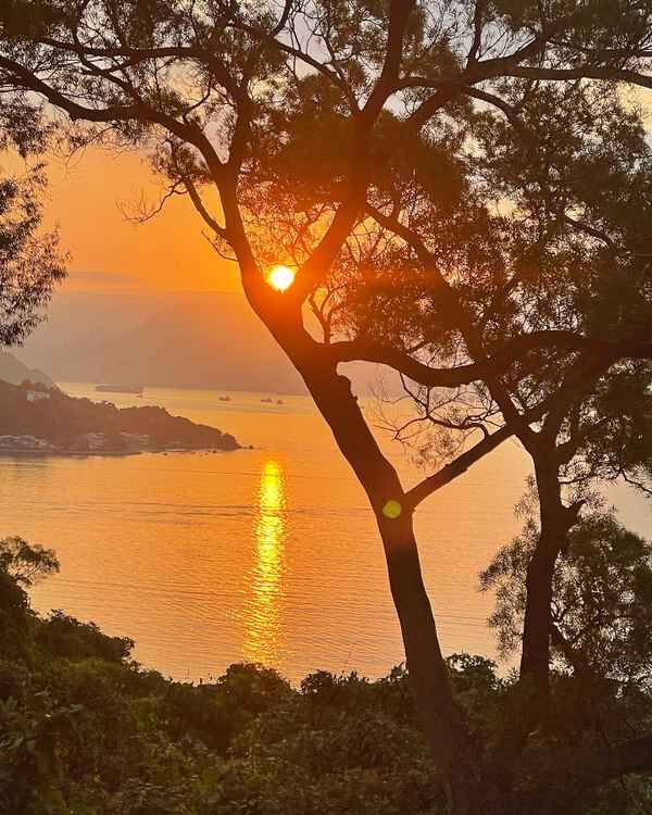 Morgensonne am Kloster Lantau
