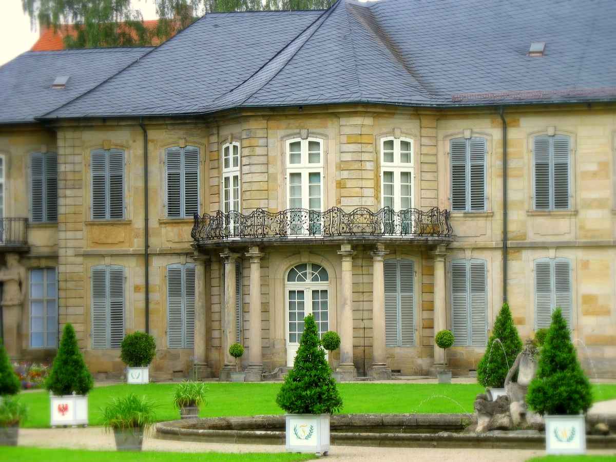 "Neues Schloß"