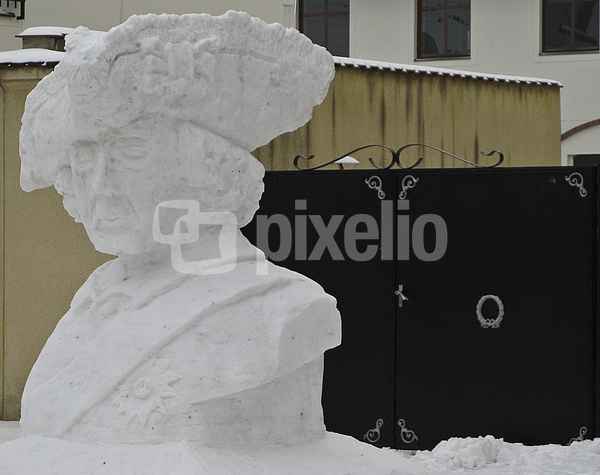 Schnee-Büste_2 "Friedrich II. von Preußen - Gründer von Schönwalde"