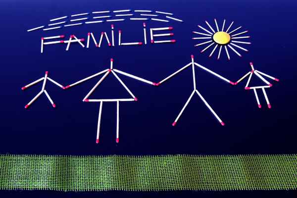 "FAMILIE"