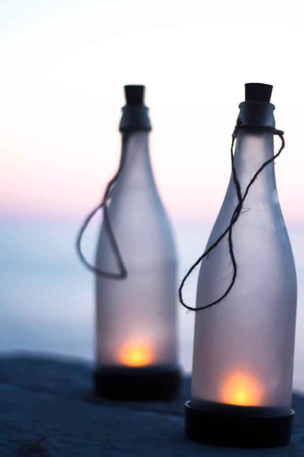 Laternen auf der Mauer