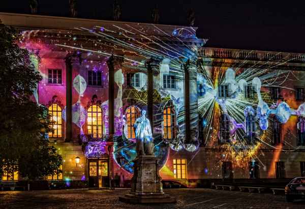 Universität im Lichterglanz