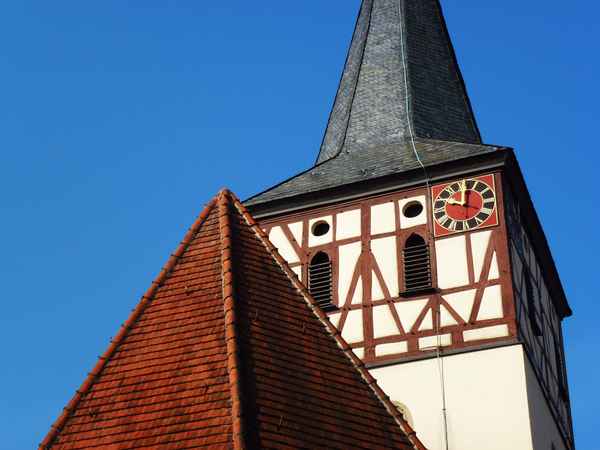Dorfkirche um zehn Uhr