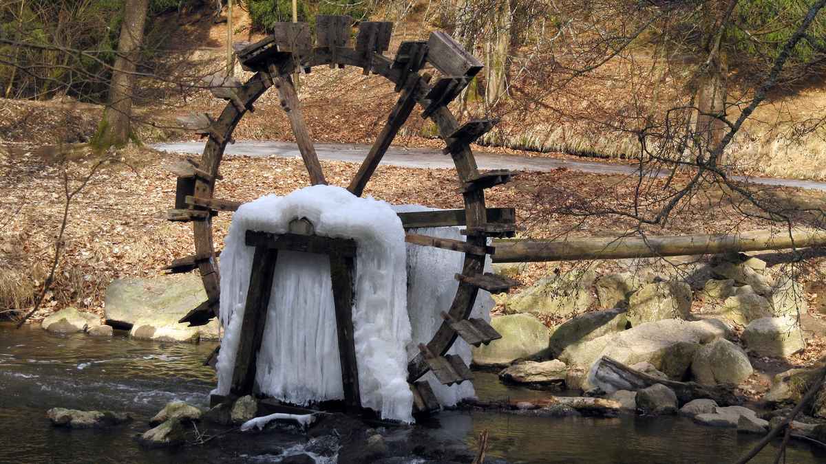 Wasserrad bei der Blockhütte im Waldnaabtal