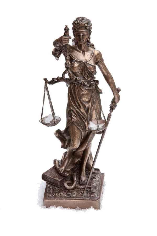 Eisige Justitia