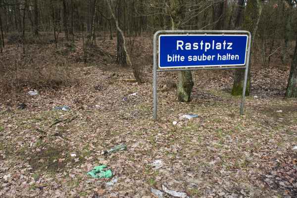 Müll auf dem Rastplatz