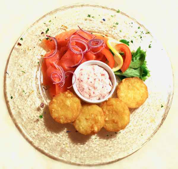 Räucherlachs mit Kartoffelmedaillons