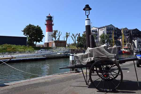 Leuchtturm von Büsum und Museumshafen