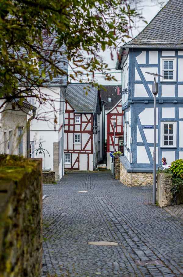 Eine Gasse mit alten Häusern im Westerwald!