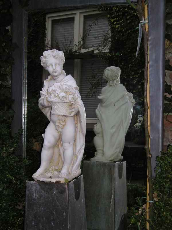 * Vorgartenidylle * a