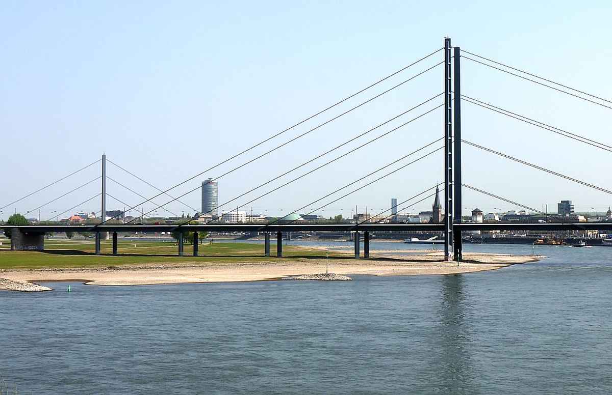 Rheinknie in Düsseldorf